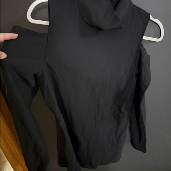 Boston Proper Black Long Sleeve Cold Shoulder Turtleneck Top M - Picture 6 of 9